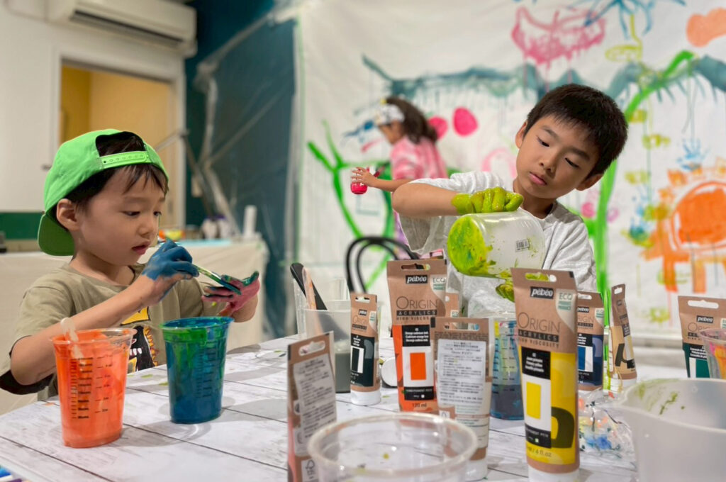 【開催報告】子どもたちと“描いて学ぶ”脱炭素GXアート・ワークショップを開催｜CO₂を抑えたエコ絵具で、次世代へGX教育（講師：代表理事 宇都宮涼子）