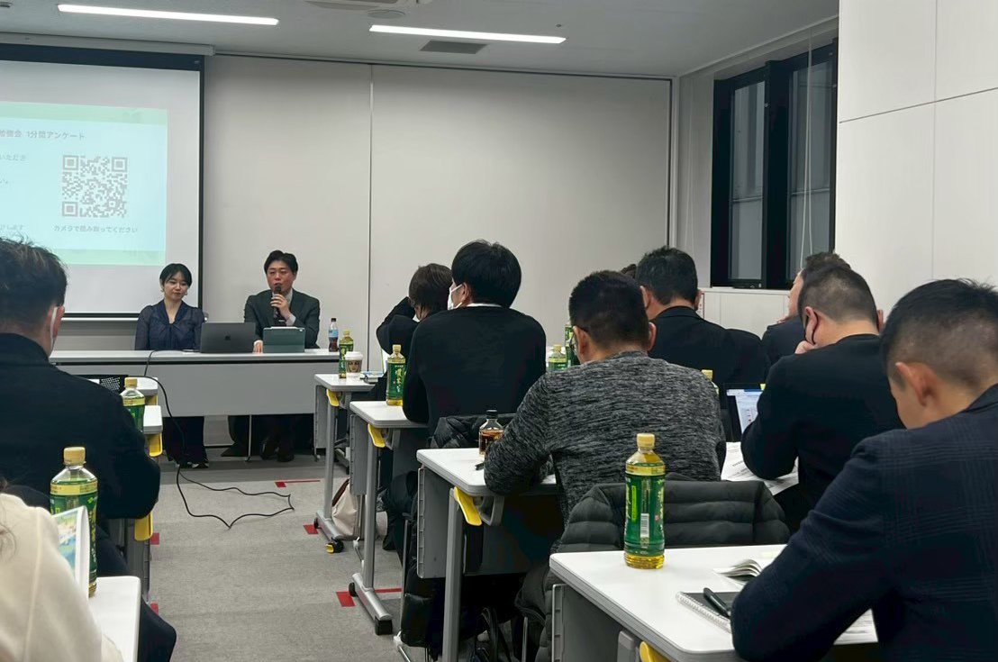 兵庫県トラック協会青年部協議会のGXセミナーでカーボンクレジットの活用法を解説する関西GX推進協議会理事の安住宗一郎