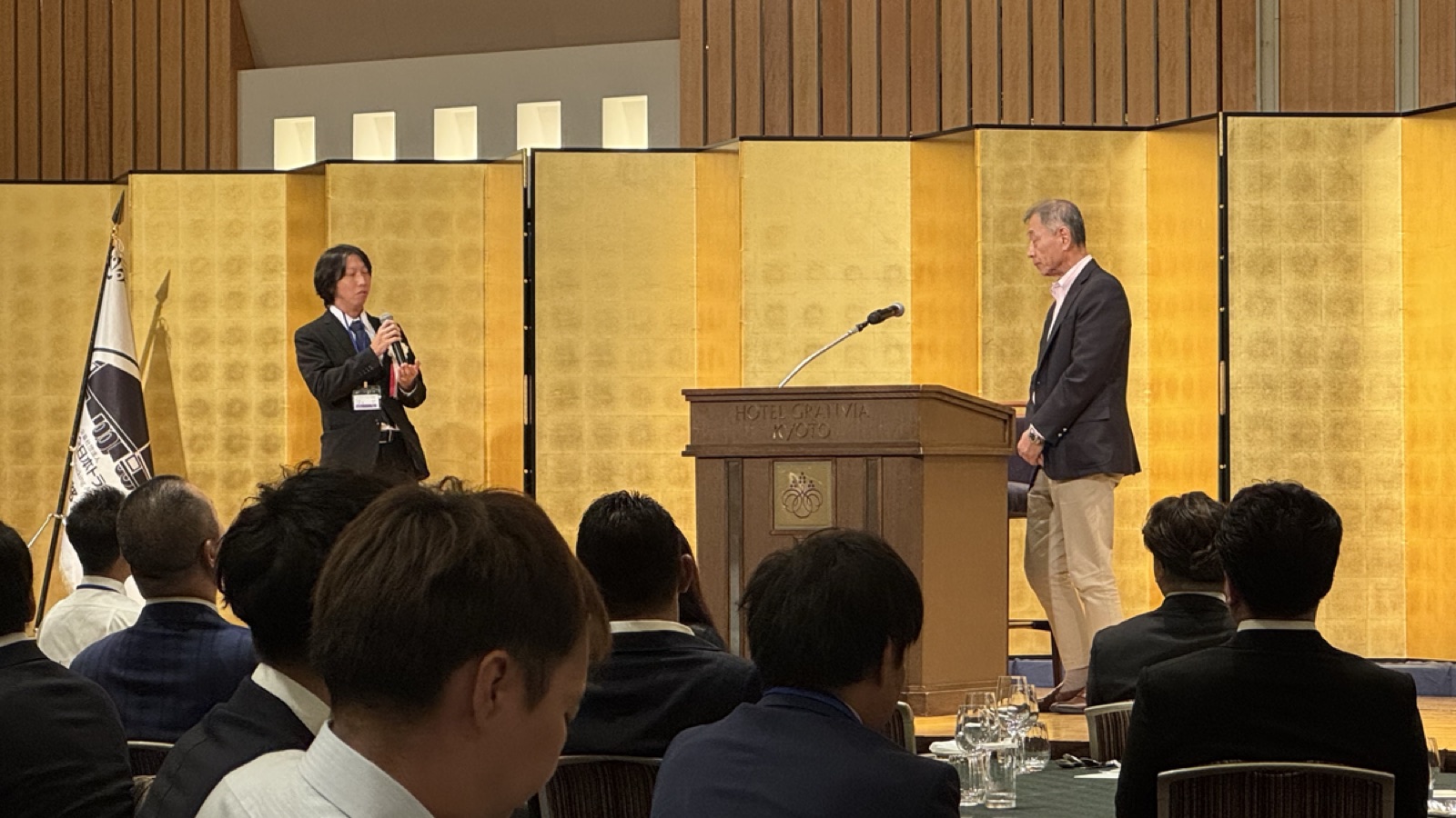 近畿ブロック大会の研修会で行われた講演と質疑応答の様子(ホテルグランヴィア京都)